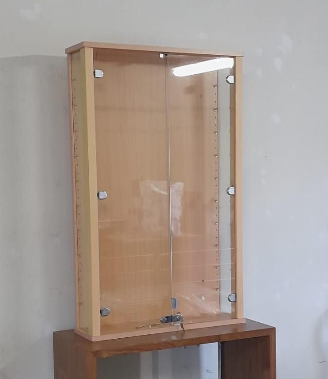 hangvitrine van glas 1.10m x 0.70m, Met plank(en), Glas, 100 tot 150 cm, Zo goed als nieuw