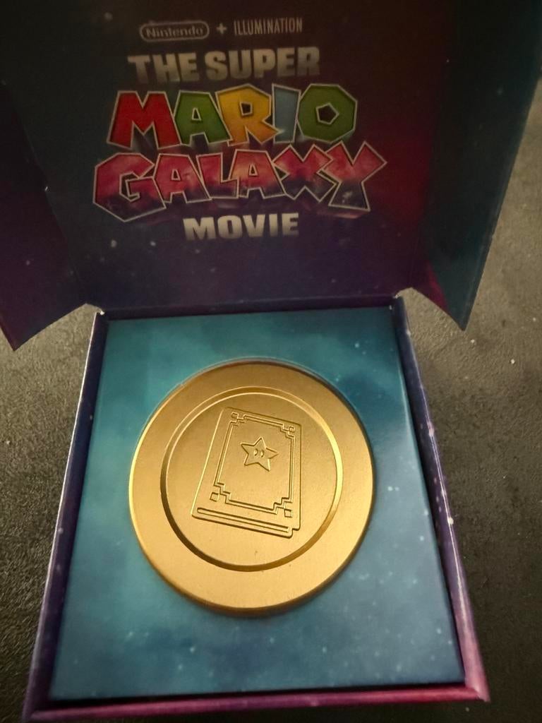 Super mario galaxy coin book, Ophalen of Verzenden, Zo goed als nieuw