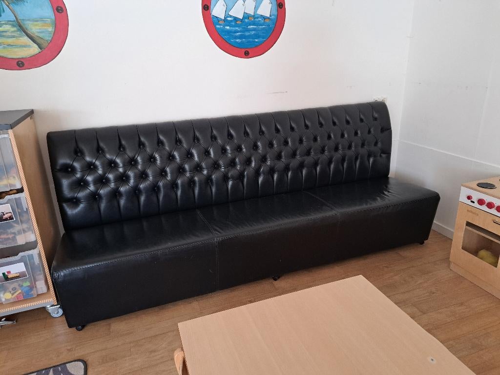 Zwarte chesterfield bank, Ophalen, Rechte bank, Minder dan 150 cm, Vierpersoons of meer