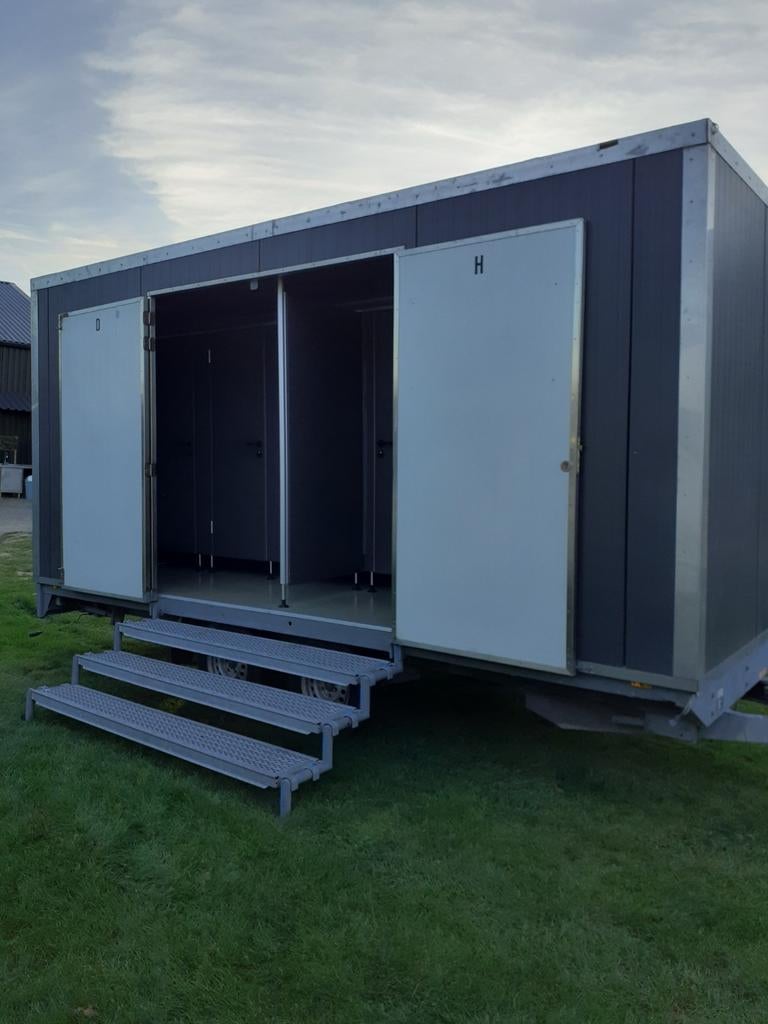 Toiletwagen te huur 200 euro, Ophalen of Verzenden, Zo goed als nieuw, 500 cm of meer, 3 ramen of meer