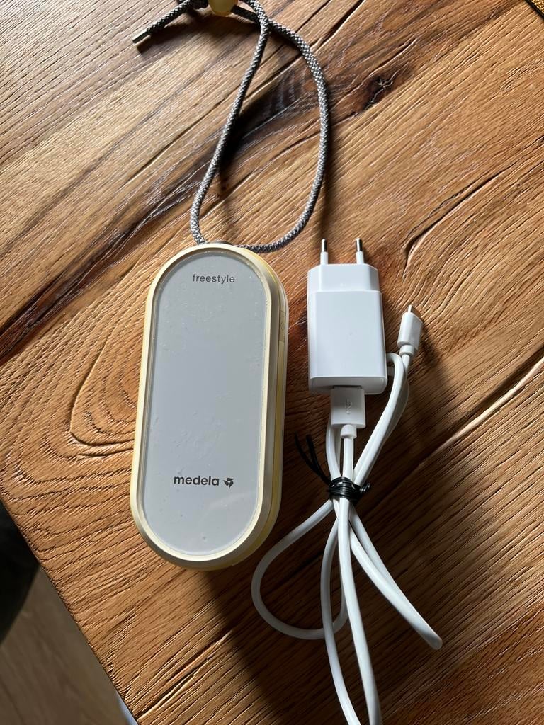 Medela Freestyle Hands-Free dubbele elektrische borstkolf, Ophalen, Zo goed als nieuw, Maat 74