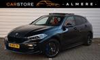 BMW 1-serie 118i High Executive Edition*1e eig*M-Pakket*Pano, Auto's, BMW, Gebruikt, Zwart, 3 cilinders, 695 kg