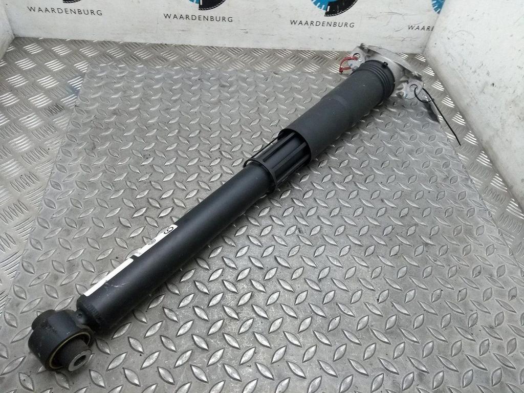 VOLKSWAGEN GOLF VEERPOOT / SCHOKBREKER RA 2017, Ophalen of Verzenden, Gebruikt, Stiba lid