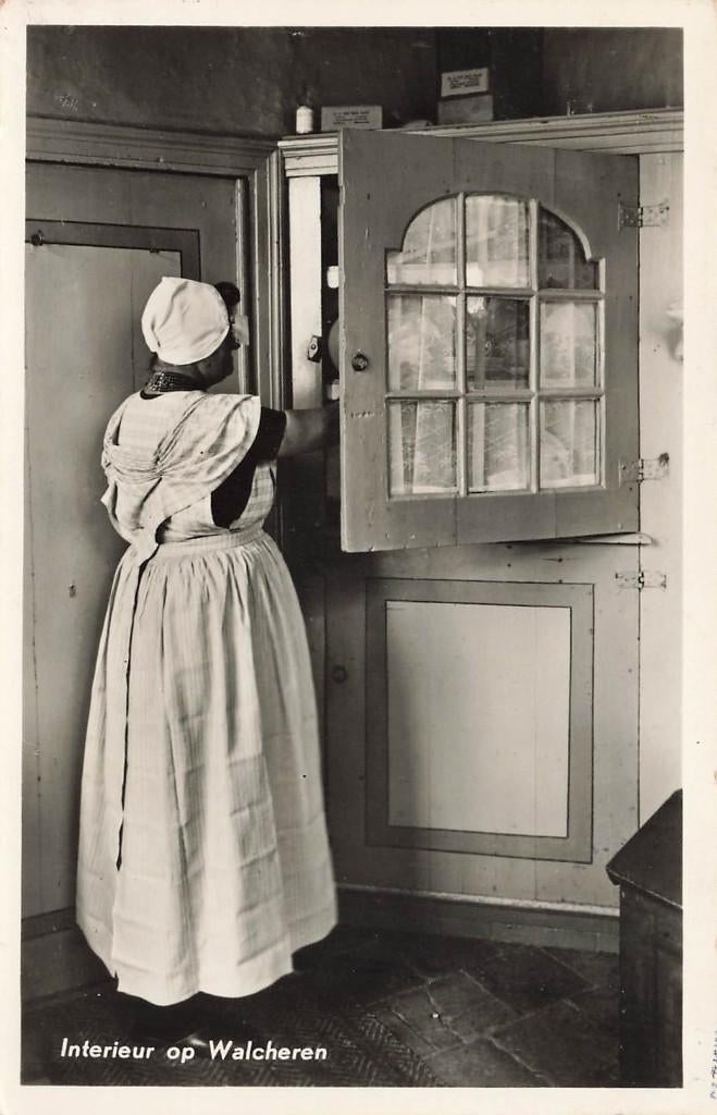 Interieur op Walcheren, Klederdracht, Ophalen of Verzenden, 1940 tot 1960, Gelopen, Zeeland