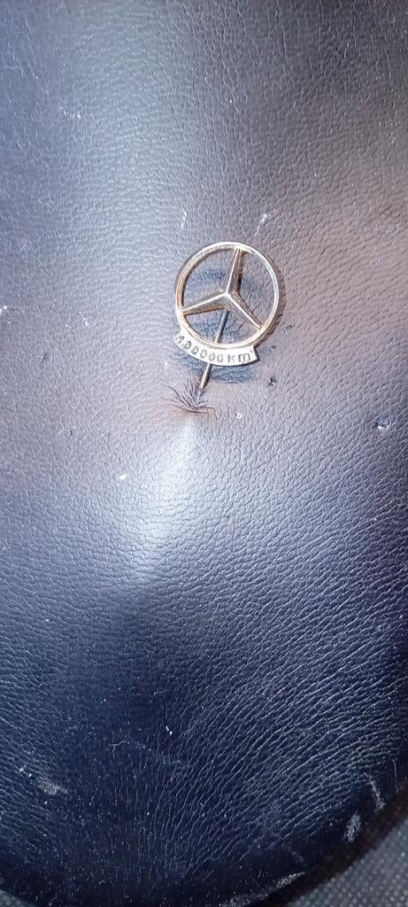 Oud verguld zilveren speldje Mercedes 100000 km., Verzamelen, Ophalen of Verzenden, Gebruikt