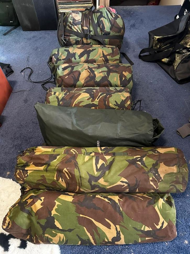 Woodland legertenten, slaapzak en matjes €250, Verzamelen, Militaria | Algemeen, Landmacht, Embleem of Badge, Nederland, Ophalen of Verzenden