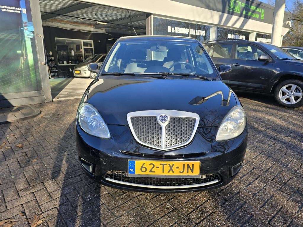 Lancia Ypsilon 1.2 Argento | 12MND GARANTIE | AIRCO | ELEC P, Auto's, Lancia, Voorwielaandrijving, Stof, Gebruikt, Zwart