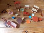 Poppenhuis spulletjes, kast tafel stoel, bad, etc, Ophalen of Verzenden, Gebruikt, Overige typen