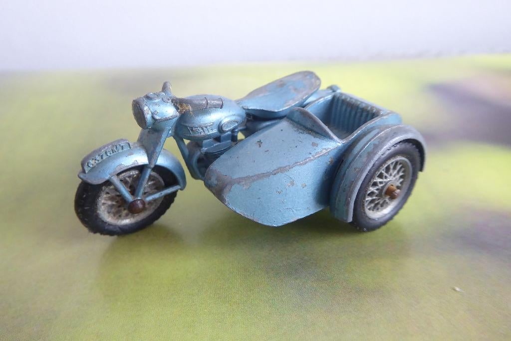 Triumph TIIO met zijspan Lesney, Hobby en Vrije tijd, Ophalen of Verzenden, Nieuw, Overige typen, Lesney
