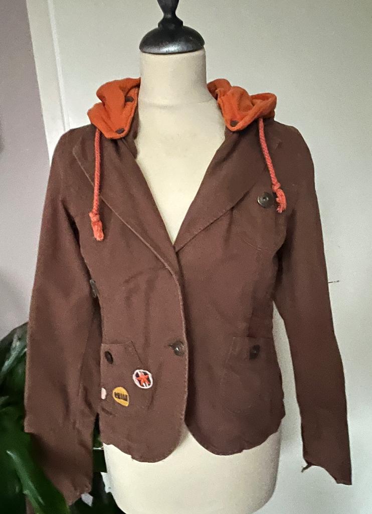 Bruin blazer oranje capuchon Bershka Koningsdag, Bruin, Jasje, Maat 36 (S), Gedragen