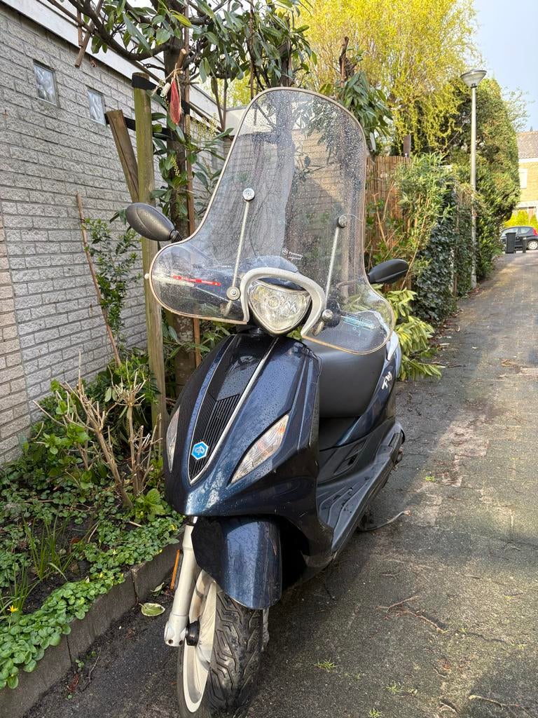 Piaggio New Fly 2015, Fietsen en Brommers, Scooters | Piaggio, Ophalen, Gebruikt, Maximaal 45 km/u, Fly