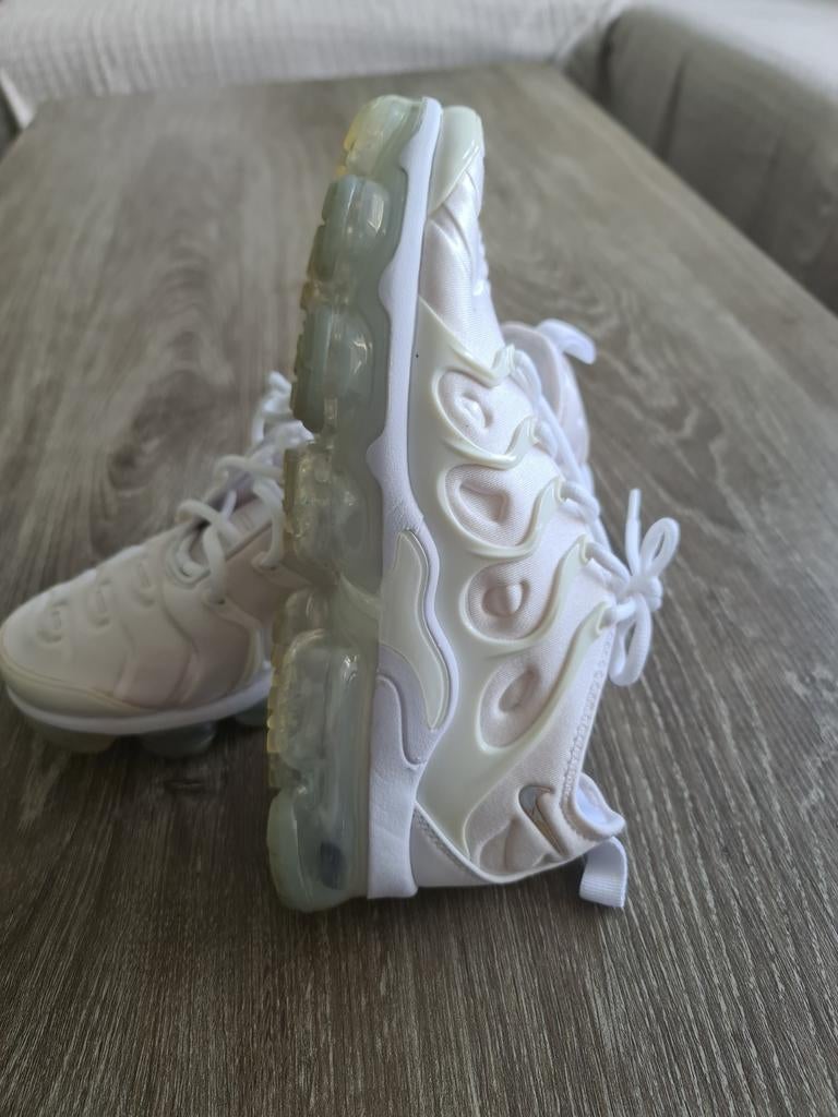 Witte Nike Air Vapormax Plus maat 39, Ophalen, Zo goed als nieuw, Wit, Sneakers of Gympen