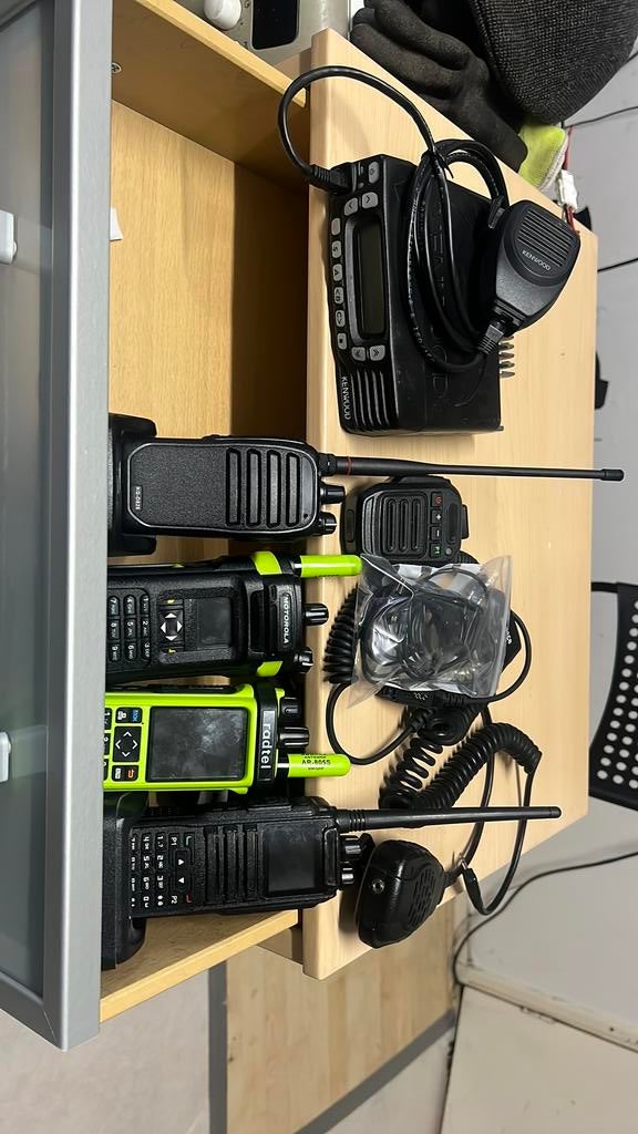 Lotje portofoons en kenwood mobilofoon., Ophalen, Portofoon of Walkie-talkie