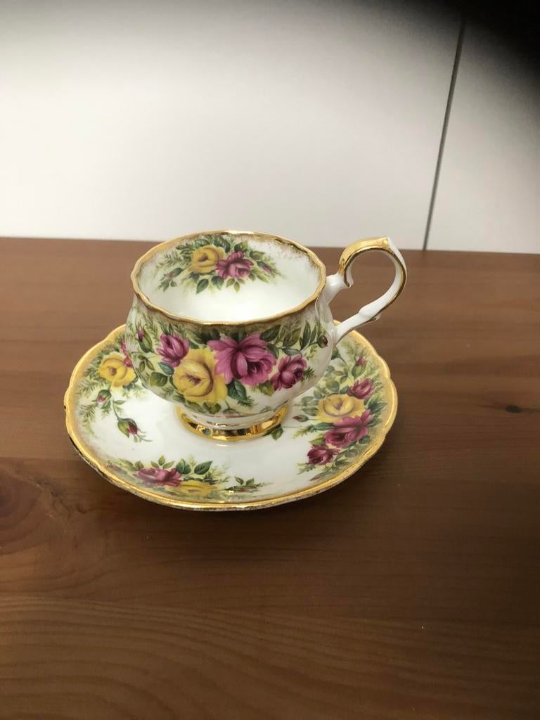 Vintage Royal windsor Kop en Schotel rose pandant, Antiek en Kunst, Antiek | Servies los, Ophalen of Verzenden