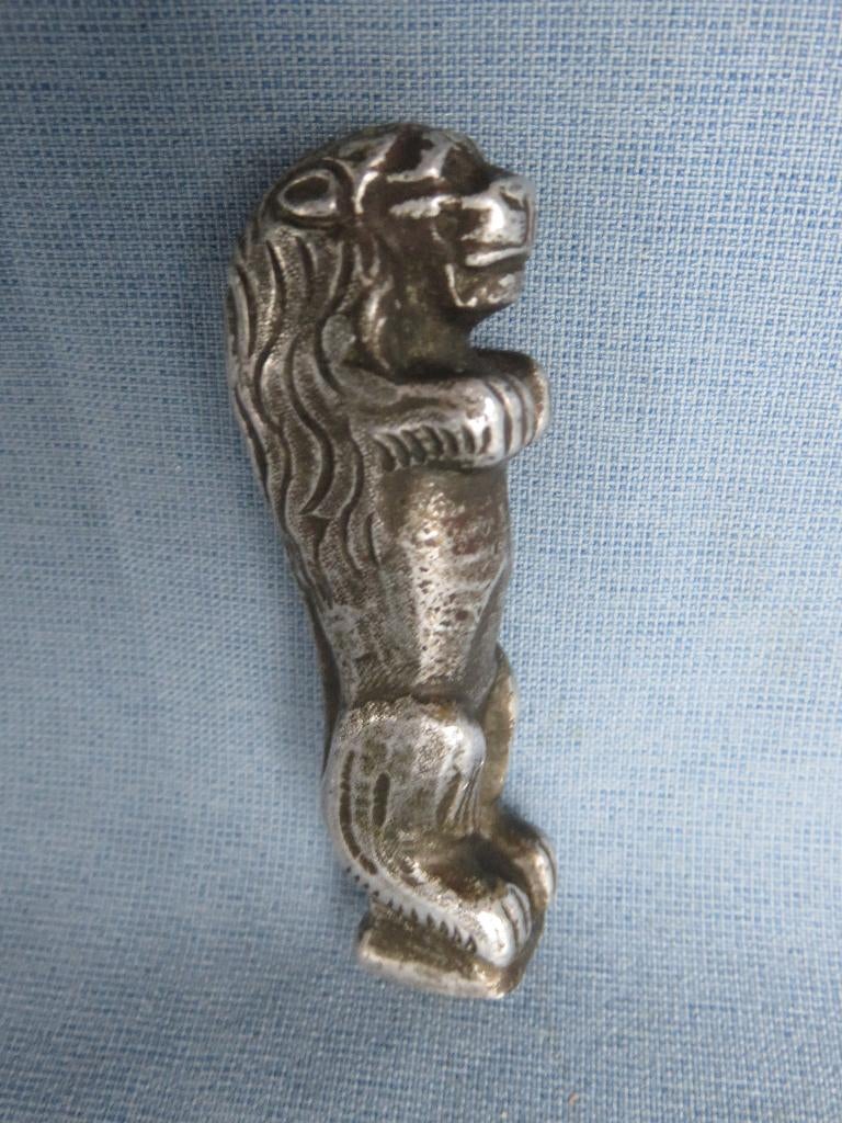 Mes heft van een leeuw in zilver - 17e eeuw, Antiek en Kunst, Ophalen of Verzenden, Zilver