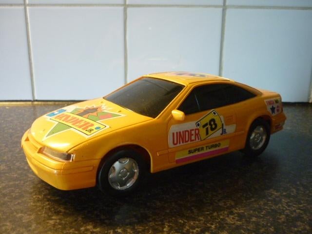 2X OPEL CALIBRA GEEL EN WIT (KUNSTOF) 1;18, Hobby en Vrije tijd, Modelauto's | 1:18, Verzenden, Gebruikt, Overige merken