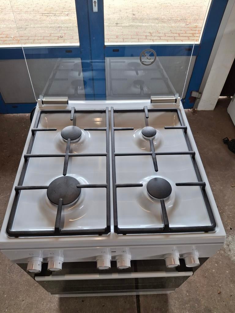 Bosch Exclusiv gasfornuis met oven in nieuw staat, Witgoed en Apparatuur, Fornuizen, Bosch, Bosch@yahoo.com, Zo goed als nieuw