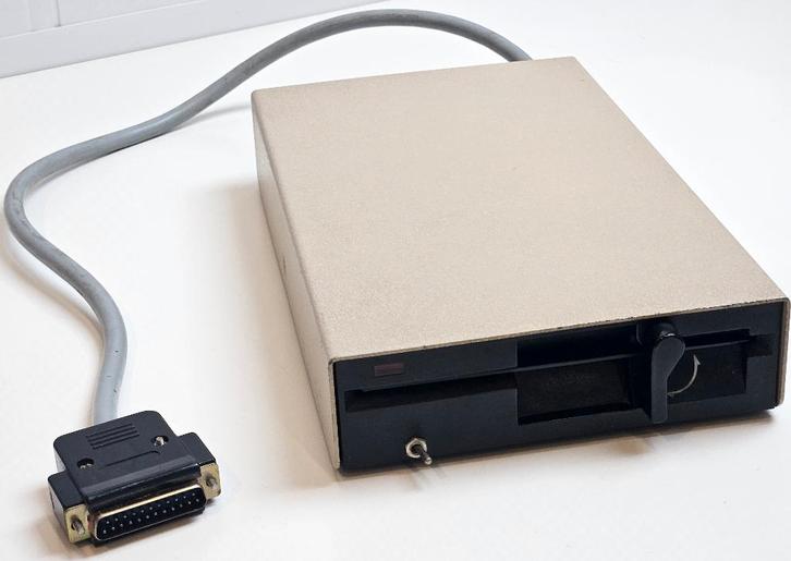 Externe 5,25 inch diskdrive voor Amiga Werkend Getest, Computers en Software, Vintage Computers, Verzenden