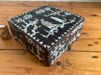 Ingelegd parelmoer Aziatisch vierkant zwart houten kistje, Minder dan 50 cm, Gebruikt, Minder dan 50 cm, Ophalen of Verzenden