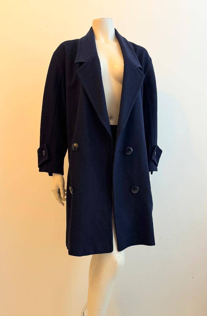 Louis Féraud wollen donkerblauwe winterjas 40, Kleding | Dames, Jassen | Winter, Zo goed als nieuw, Maat 38/40 (M), Blauw, Ophalen of Verzenden