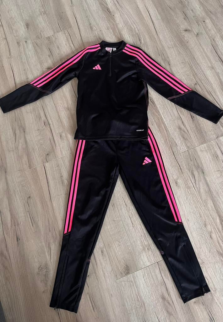 Adidas trainingspak zwart roze 11-12 jaar, Kinderen en Baby's, Kinderkleding | Maat 152, Ophalen of Verzenden, Zo goed als nieuw