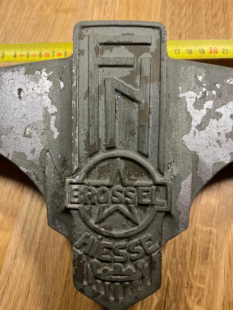 Embleem FN Brossel Miesse Militair Vrachtwagen Jaren '50, Verzamelen, Verzenden, Landmacht, Overige gebieden, Embleem of Badge