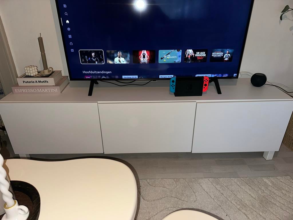 Modern wit tv-meubel met opbergruimte, Ophalen, Kunststof, Gebruikt, 150 tot 200 cm