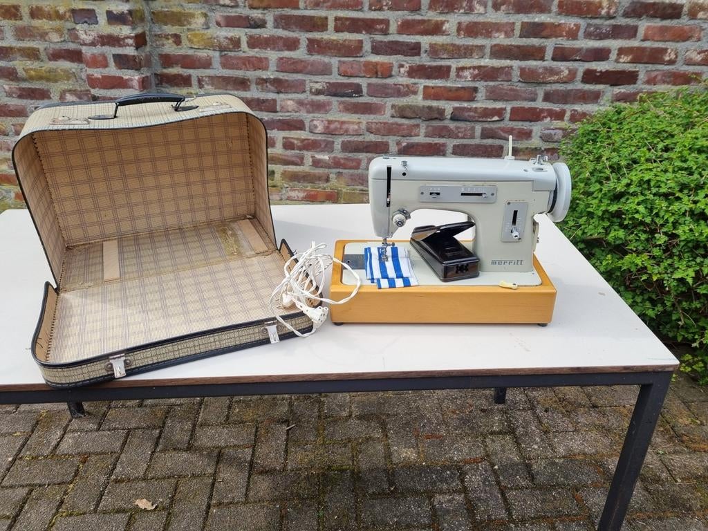 Merrit naaimachine, Ophalen