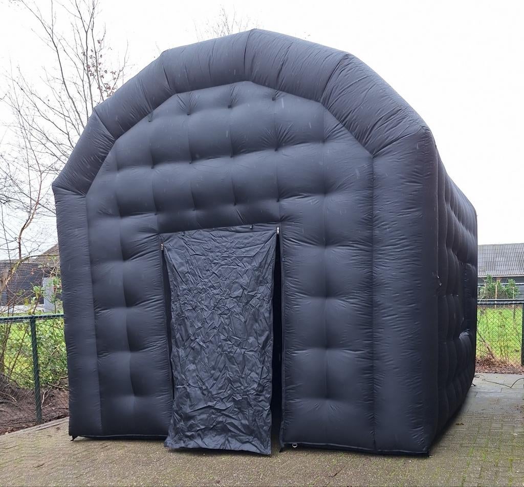 FEESTTENT OPBLAASBARE TE HUUR INCLUSIEF OP/AFBOUW € 125,=, Ophalen of Verzenden, Zo goed als nieuw, Versiering, Overige