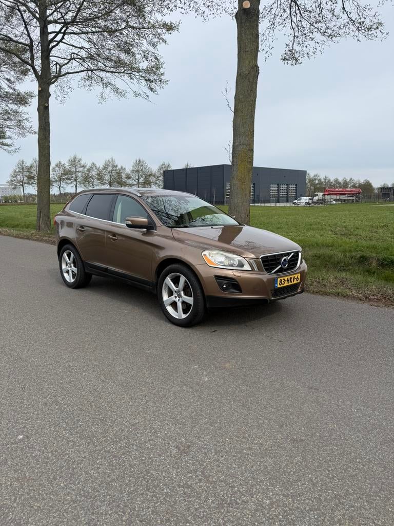 Volvo XC60 2.4 D AWD Geartronic 2009 Bruin, Auto's, Volvo, Automaat, 1716 kg, 163 pk, Bedrijf