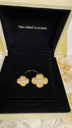 Van Cleef & Arpels Alhambra Ring Goud met Diamanten, Ophalen of Verzenden, Zo goed als nieuw, 17 tot 18, Met edelsteen