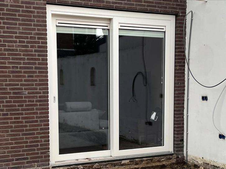 Kunststof schuifpui, 6 jaar oud, met ventilatieroosters, Doe-het-zelf en Verbouw, Kozijnen en Schuifpuien, Gebruikt, Schuifpui