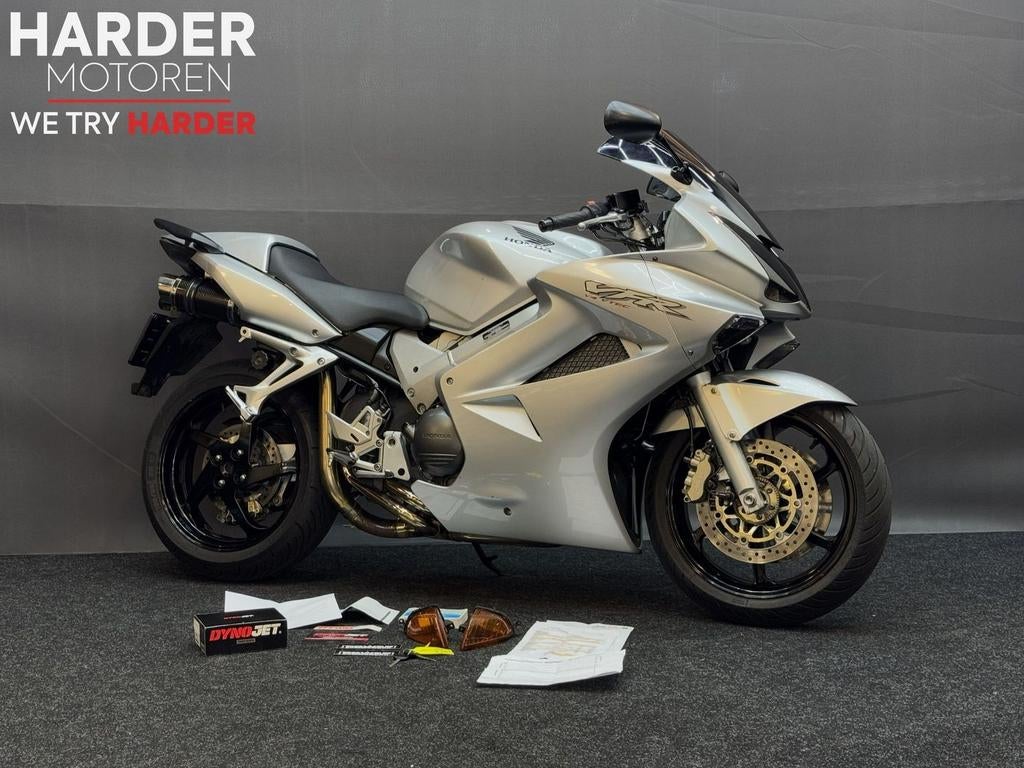 HONDA VFR 800 FI VTEC ABS/ZEER NETJES/BOMVOL/DYNOJET, 782 cc, HONDA, 4 cilinders, Motorrijbewijs A