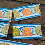 44 antieke randtegels 15x7,5 cm decor in relief, Ophalen