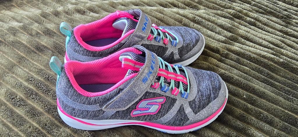 Skechers z.g.a.n. maat 35 gebruikt bij Gymles, Meisje, Sportschoenen, Ophalen of Verzenden, Zo goed als nieuw