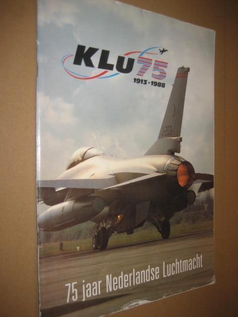Klu 75 1913-1988 75 jaar nederlandse luchtmacht, Verzamelen, Ophalen of Verzenden, Zo goed als nieuw, Boek of Tijdschrift