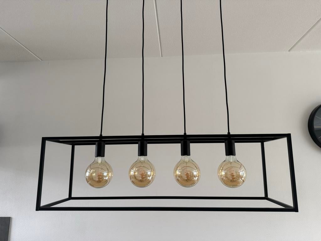 Moderne zwarte hanglamp voor boven de eettafel, Huis en Inrichting, Ophalen, Zo goed als nieuw, Metaal, 75 cm of meer