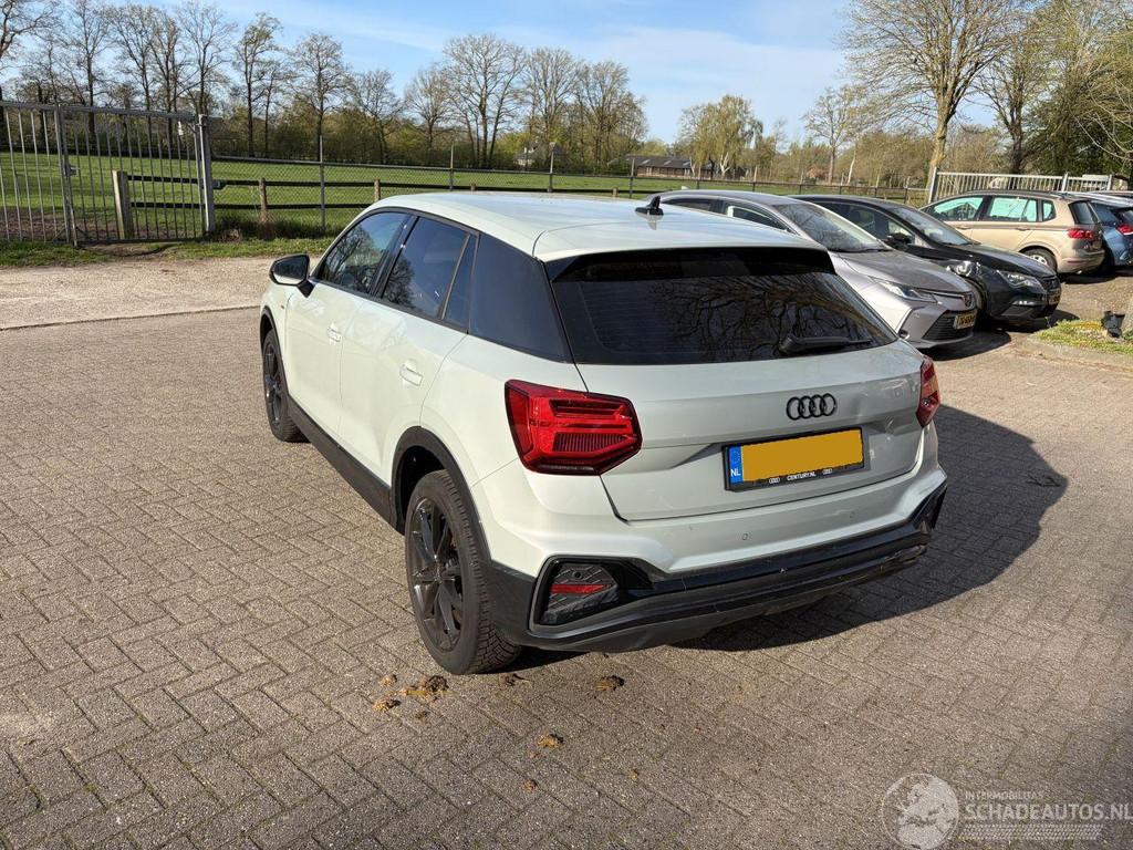 Audi Q2 35 TFSI S Edition (bj 2024, automaat), Auto diversen, Schadeauto's, Automaat, 1498 cc, Audi, Zilver of Grijs