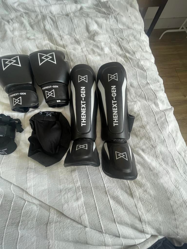 Kickboks spullen: handschoenen en scheenbeschermers, Overige, Vechtsportbescherming, Maat L, Ophalen of Verzenden