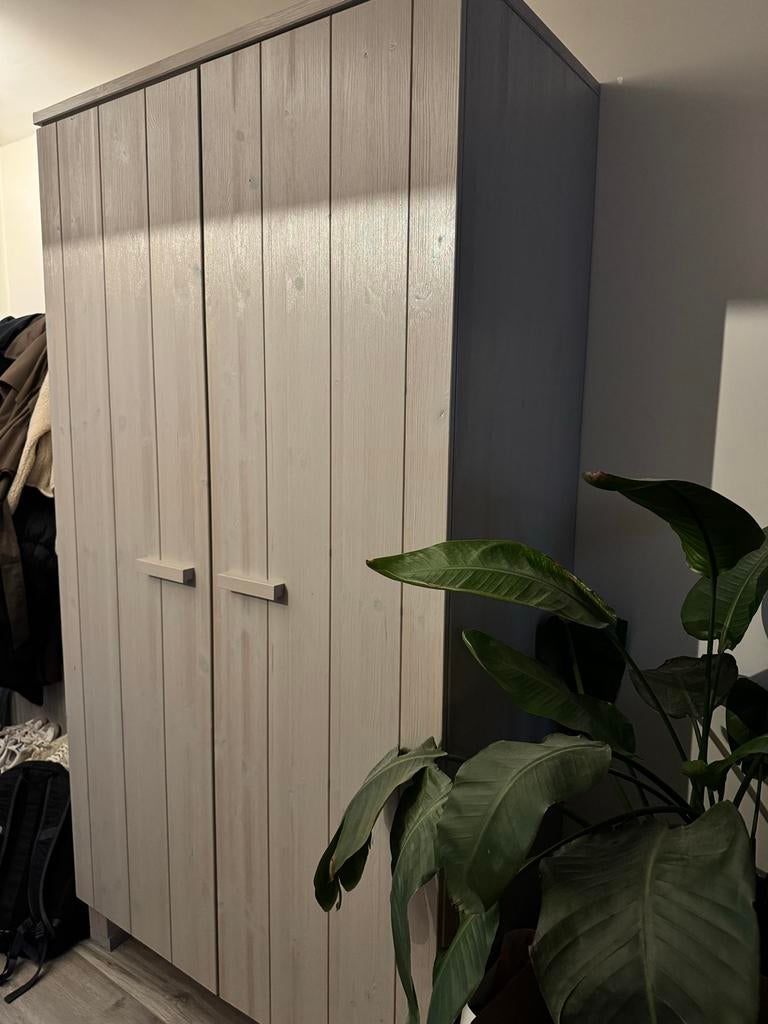 WOOOD Essentials Dennis kast grenen betongrijs, Ophalen, 50 tot 100 cm, Zo goed als nieuw, 150 tot 200 cm