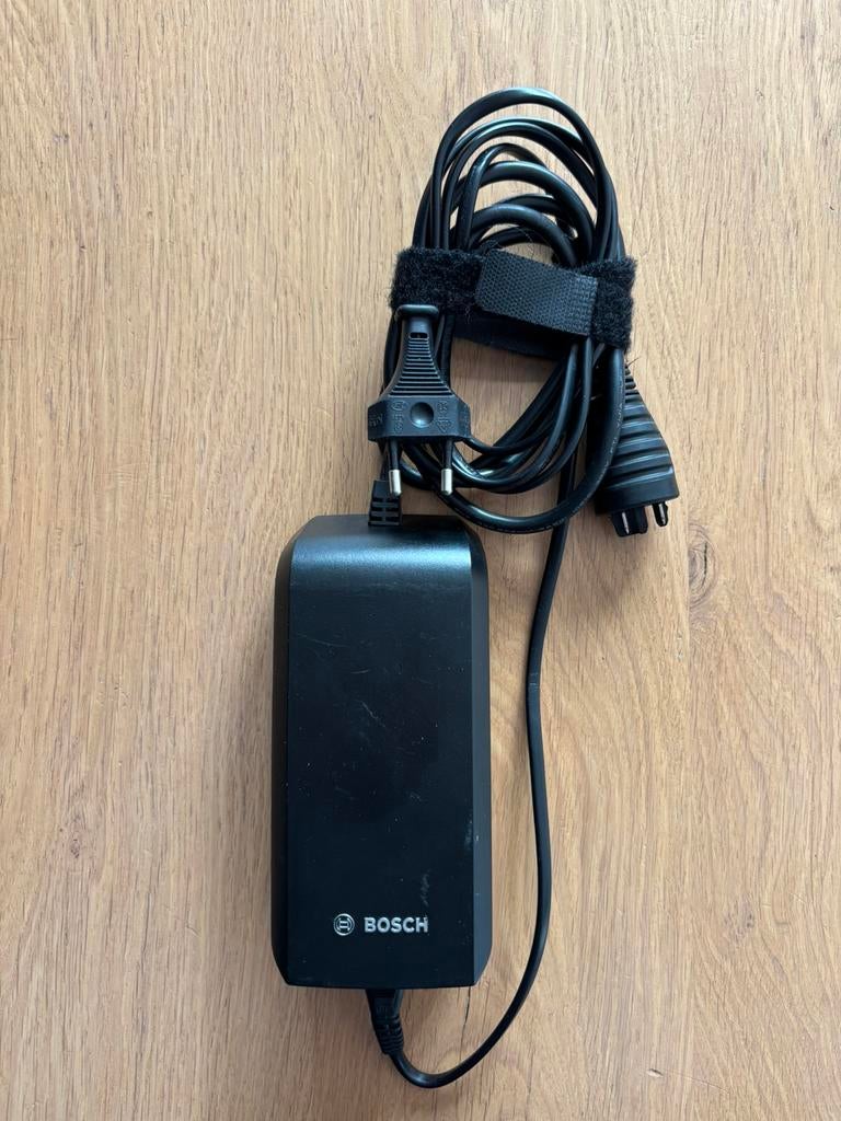 Bosch BCS230 accu lader ebike, Fietsen en Brommers, Ophalen of Verzenden, Zo goed als nieuw