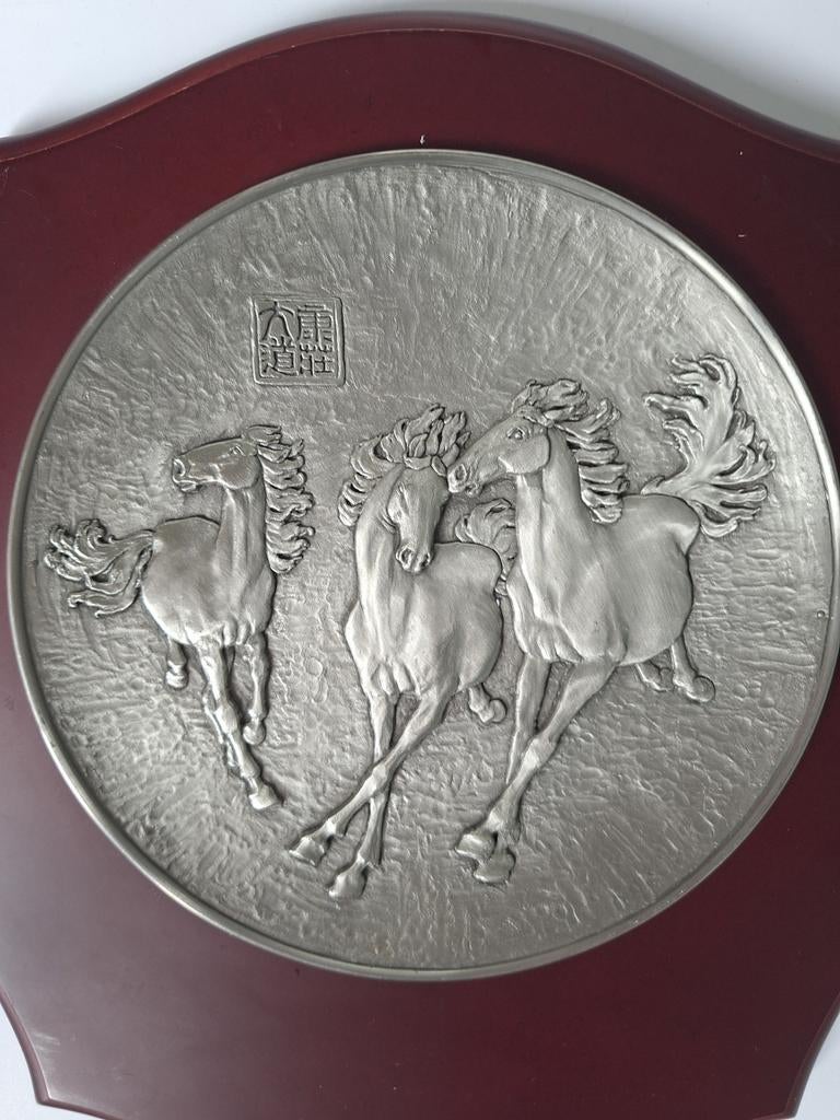 Prachtige wanddecoratie "Paarden op tin"
31,5 x 29 cm, Antiek en Kunst, Antiek | Tin, Ophalen of Verzenden