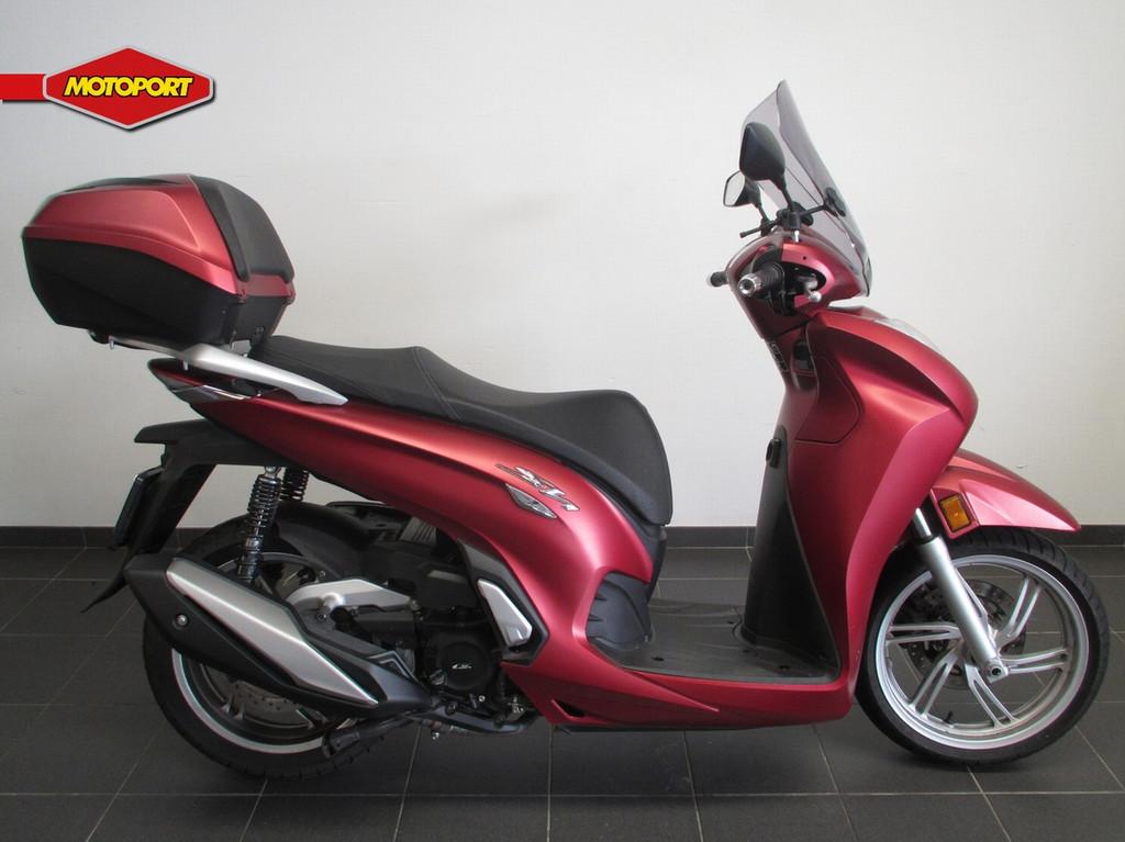 Honda SH 350 (bj 2023), Motoren, Scooter, Doornveld 180-184
B-1731  ZELLIK, BE, Honda Motor Europe Ltd, Belgian Branche, Bedrijf