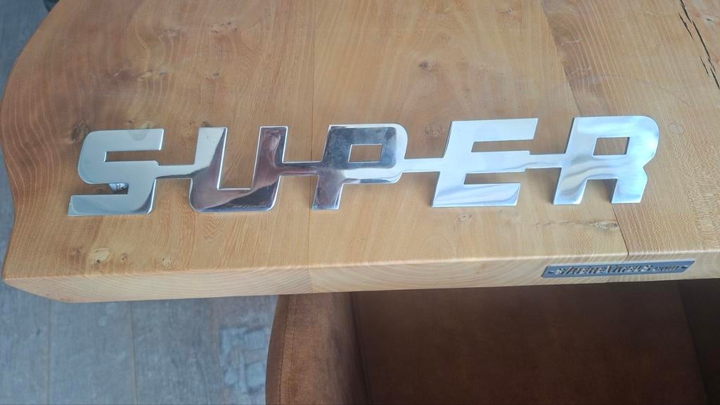 Super logo. Om op de gril van truck te monteren, Ophalen, Gebruikt