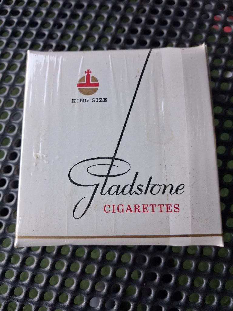 Oud pakje Gladstone sigaretten, Verzamelen, Ophalen of Verzenden, Zo goed als nieuw, Tabaksdoos of Verpakking