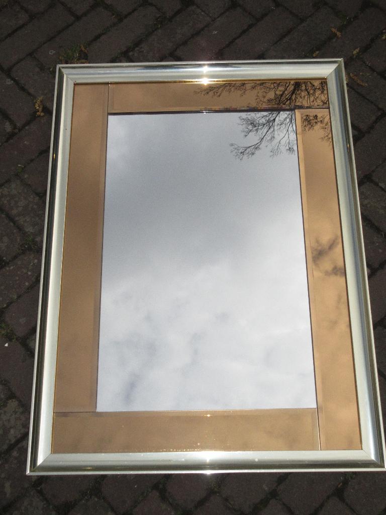 Vintage mid century spiegel met bronzen rand, Huis en Inrichting, Woonaccessoires | Spiegels, Ophalen, Minder dan 50 cm, Gebruikt