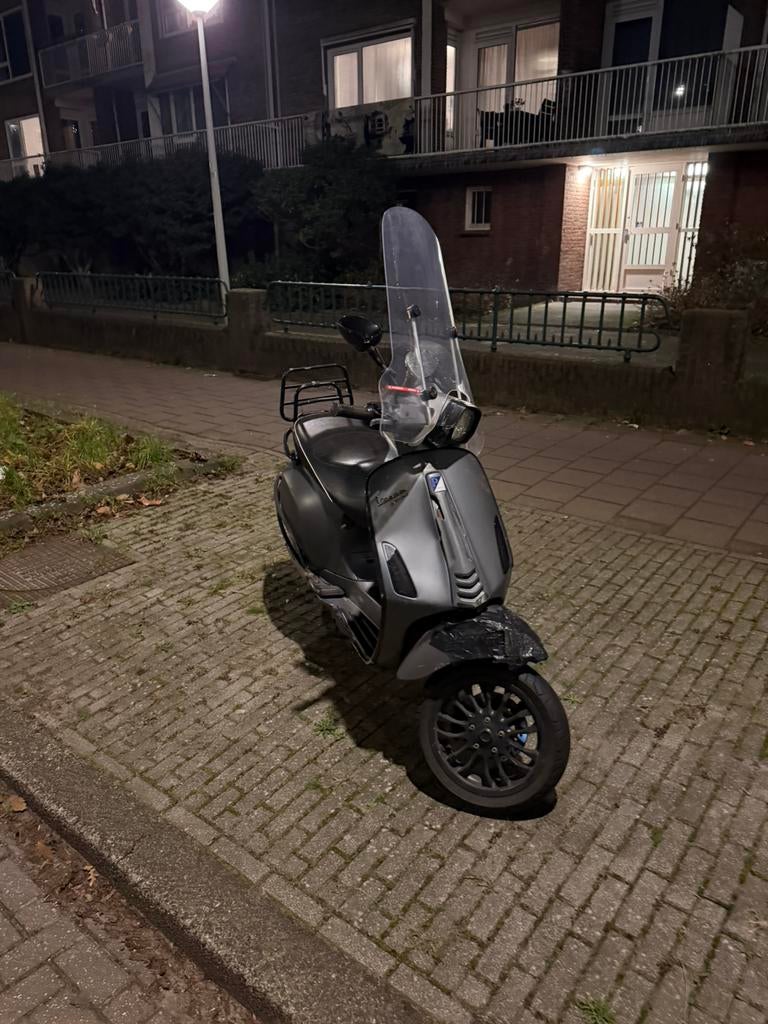 Vespa sprint schade vaste prijs 650, Motoren, Ophalen of Verzenden