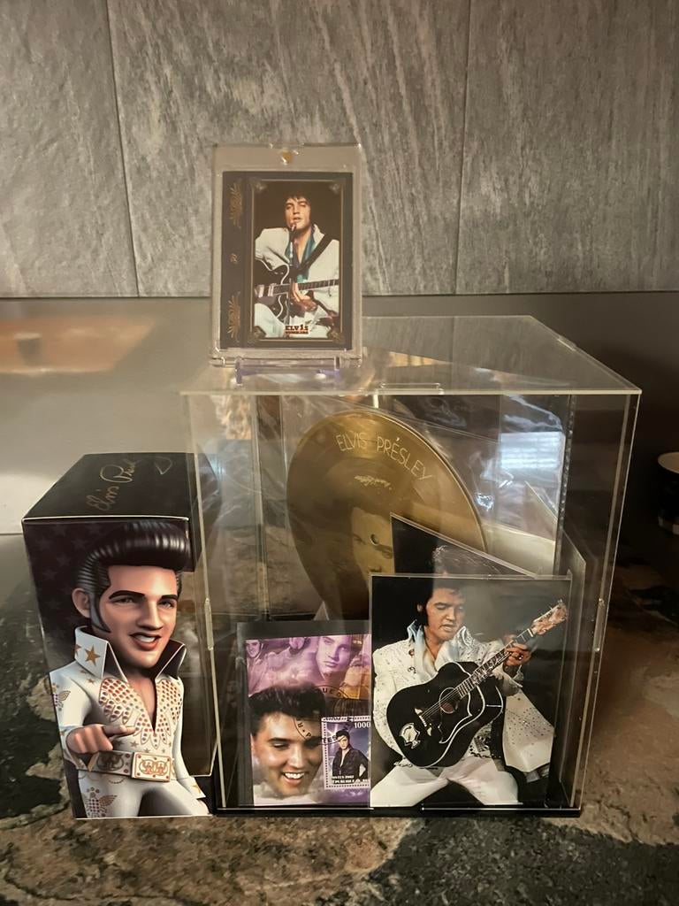 Nieuw vitrinekastje met Elvis accessoires, Ophalen, Zo goed als nieuw, Foto of Kaart