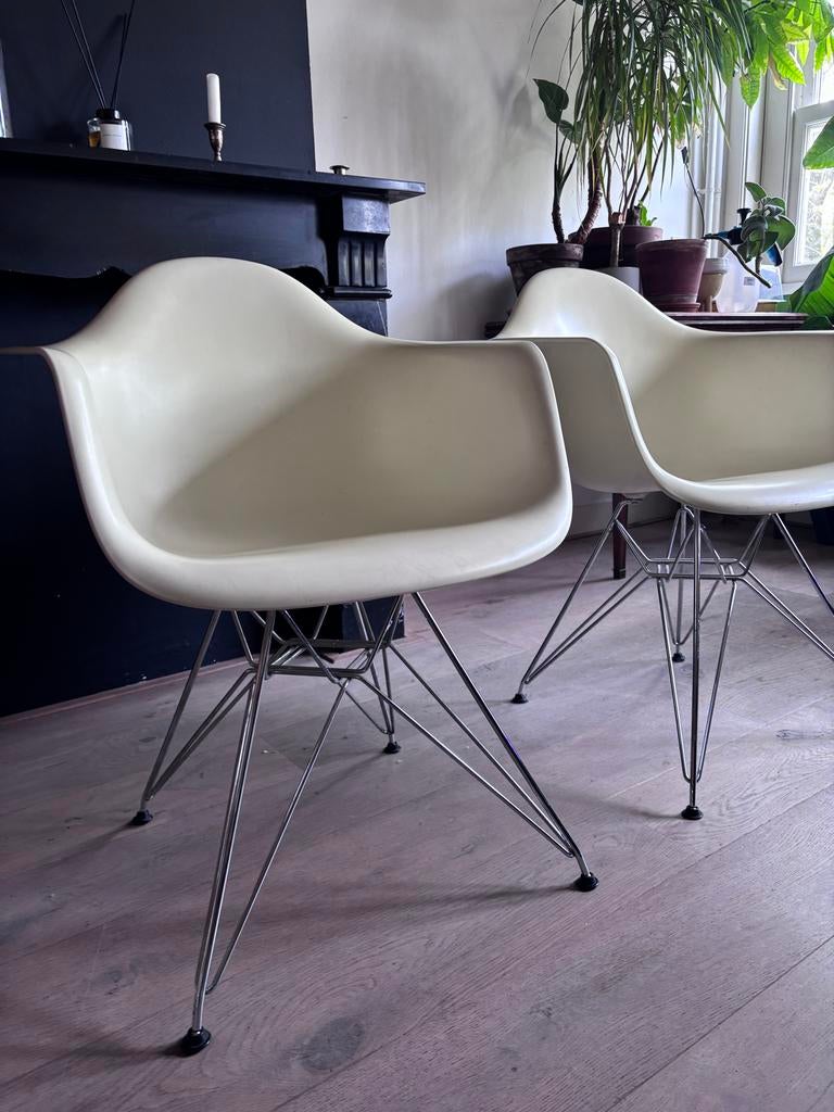 Prachtige Eames kuipstoelen - Set van 2, Huis en Inrichting, Stoelen, Ophalen, Kunststof, Gebruikt, Twee