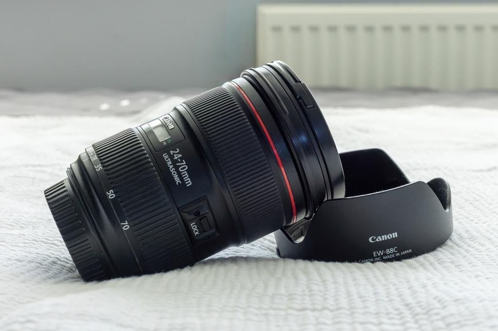 Canon EF 24-70mm f/2.8L II USM met filter en hoes, Ophalen of Verzenden, Standaardlens, Zoom